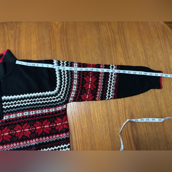 Carolyn Taylor Holiday Black and Red Patterned Zip-Up Sweater - Large - Picture 13 of 15